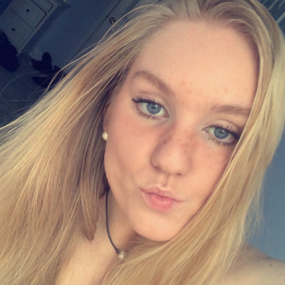 Meet your Posher, Claire